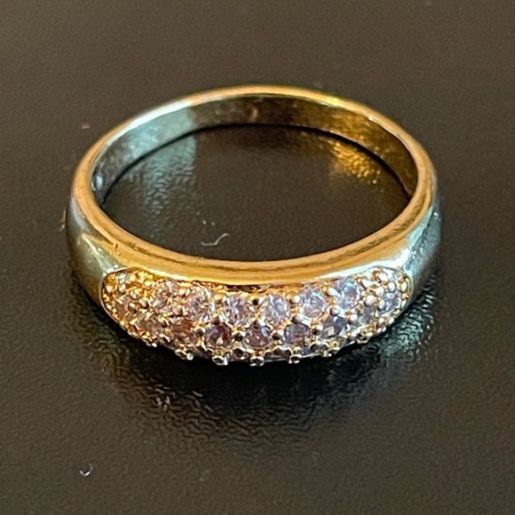Jewelry - Cute Austrian crystal 18k gold plated ring